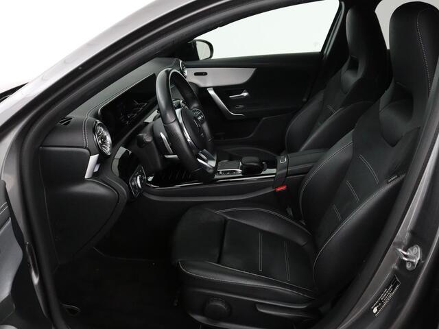 Mercedes-Benz A-KLASSE 250 e AMG Line | Widescreen | Camera | Sfeerverlichting | Stoelverwarming | Full-LED | Navigatie | DAB+ | Cruise control