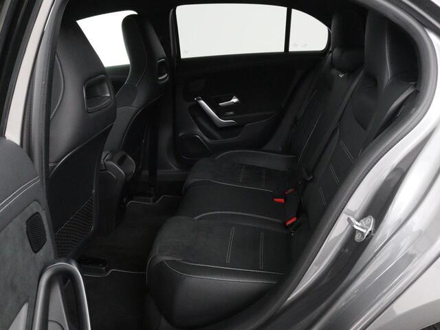 Mercedes-Benz A-KLASSE 250 e AMG Line | Widescreen | Camera | Sfeerverlichting | Stoelverwarming | Full-LED | Navigatie | DAB+ | Cruise control