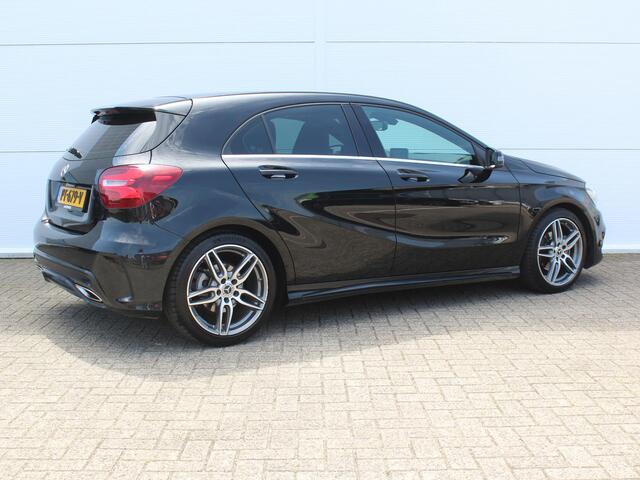Mercedes-Benz A-KLASSE 180 Sport Edition AUTOMAAT / Trekhaak Afneembaar (1200 KG) / Navigatie + Apple Carplay/Android Auto / Dealer Onderhouden / Achteruitrijcamera / Stoelverwarming /