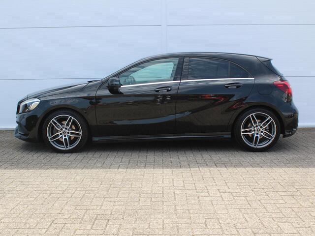 Mercedes-Benz A-KLASSE 180 Sport Edition AUTOMAAT / Trekhaak Afneembaar (1200 KG) / Navigatie + Apple Carplay/Android Auto / Dealer Onderhouden / Achteruitrijcamera / Stoelverwarming /