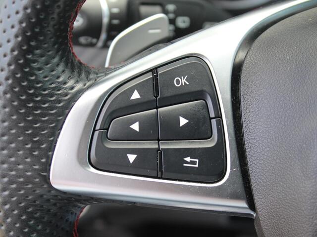Mercedes-Benz A-KLASSE 180 Sport Edition AUTOMAAT / Trekhaak Afneembaar (1200 KG) / Navigatie + Apple Carplay/Android Auto / Dealer Onderhouden / Achteruitrijcamera / Stoelverwarming /