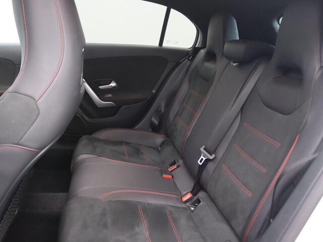 Mercedes-Benz A-KLASSE 200 Business Solution AMG 163PK Aut. Pano-Schuifdak, Full LED, Navi, Keyless, Head-Up Display, 18" LM Velgen