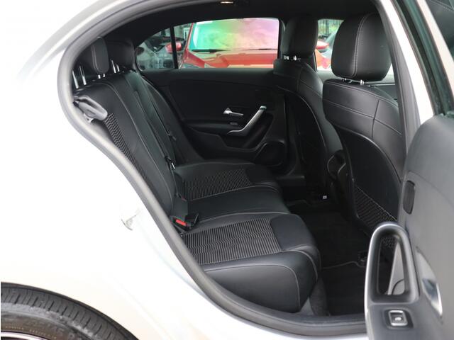Mercedes-Benz A-KLASSE 250 e I LED I Widescreen I Half-leder I Keyless