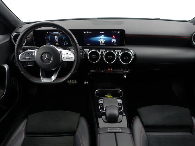 Mercedes-Benz A-KLASSE 200 AMG Prestige Aut- Panoramadak, Carplay, Android Auto, Camera, Xenon Led, Night Package
