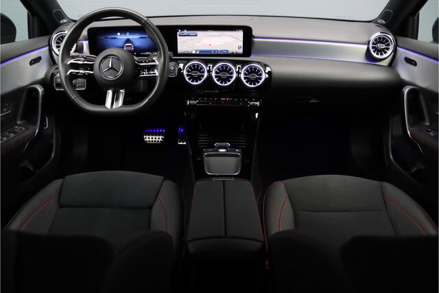 Mercedes-Benz A-KLASSE 250 e AMG Line Aut8 | Distronic | Burmester | Keyless Go | Verwarmd Stuurwiel | Camera | Multibeam LED | Sfeerverlichting | Nightpakket | Zitcomfortpakket |