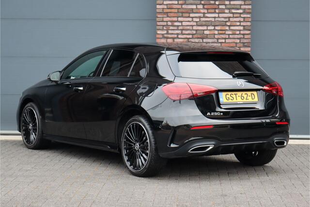 Mercedes-Benz A-KLASSE 250 e AMG Line Aut8 | Distronic | Burmester | Keyless Go | Verwarmd Stuurwiel | Camera | Multibeam LED | Sfeerverlichting | Nightpakket | Zitcomfortpakket |