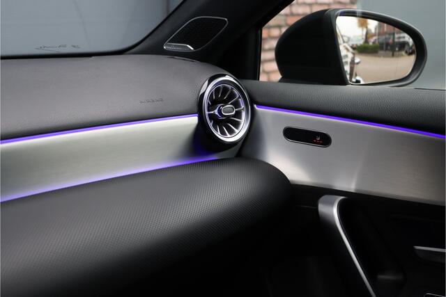 Mercedes-Benz A-KLASSE 250 e AMG Line Aut8 | Distronic | Burmester | Keyless Go | Verwarmd Stuurwiel | Camera | Multibeam LED | Sfeerverlichting | Nightpakket | Zitcomfortpakket |