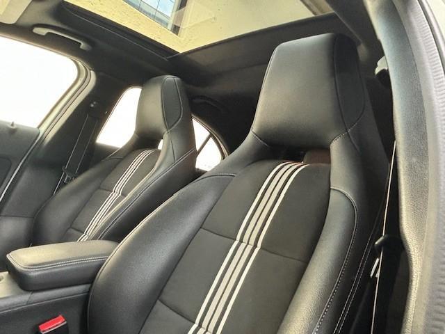 Mercedes-Benz A-KLASSE 180 Sport Edition | White Art | Panoramadak | Apple Carplay | NL auto | Dealer onderhouden |