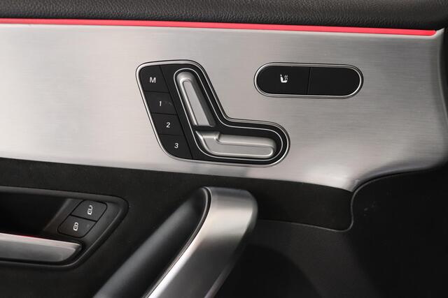 Mercedes-Benz A-KLASSE 180 Business Solution AMG | Camera | Schuif kanteldak | Navigatie | Apple Carplay Android Auto | LED Matrix |