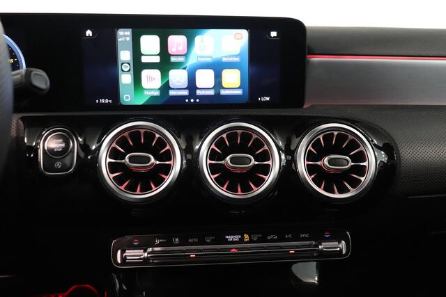 Mercedes-Benz A-KLASSE 180 Business Solution AMG | Camera | Schuif kanteldak | Navigatie | Apple Carplay Android Auto | LED Matrix |