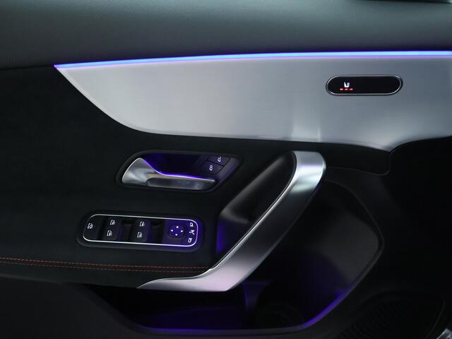 Mercedes-Benz A-KLASSE 180 Business Solution AMG | Achteruitrijcamera | Nightpakket | Sfeerverlichting | Inclusief 24 maanden MB Certified garantie voor Europa.