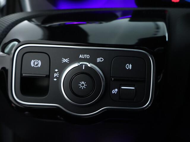 Mercedes-Benz A-KLASSE 180 Business Solution AMG | Achteruitrijcamera | Nightpakket | Sfeerverlichting | Inclusief 24 maanden MB Certified garantie voor Europa.