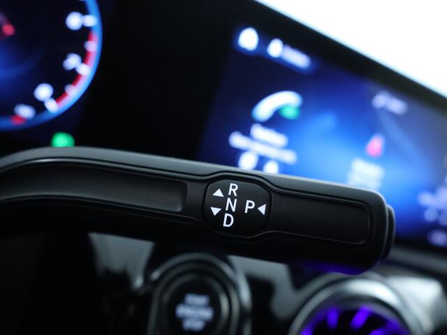 Mercedes-Benz A-KLASSE 180 Business Solution AMG | Achteruitrijcamera | Nightpakket | Sfeerverlichting | Inclusief 24 maanden MB Certified garantie voor Europa.