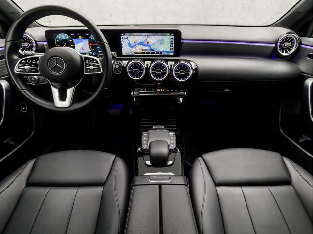 Mercedes-Benz A-KLASSE 250 e Business Solution Luxury 218Pk Automaat (GROOT NAVI, SFEERVERLICHTING, WIDESCREEN, CAMERA, LEDER, STOELVERWARMING, SPORTSTOELEN, CRUISE, LANE ASSIST, NIEUWSTAAT)