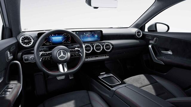 Mercedes-Benz A-KLASSE 180 Star Edition AMG Line LIMITED | Panoramaschuifdak | Head-up display | Multibeam LED | Elektrisch voorstoelen met geheugen