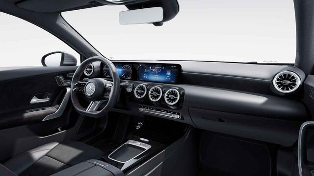 Mercedes-Benz A-KLASSE 180 Star Edition AMG Line LIMITED | Panoramaschuifdak | Head-up display | Multibeam LED | Elektrisch voorstoelen met geheugen