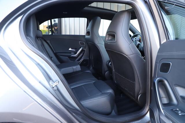 Mercedes-Benz A-KLASSE 180 AMG Aut7 | Head-up | Keyles-go | Burmester | Pano | Sfeerverlichting | Multi-beam | 2023.