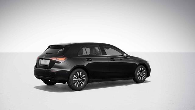 Mercedes-Benz A-KLASSE 180 Star Edition | Stoelverwarming | Achteruitrijcamera | MBUX navigatie Premium