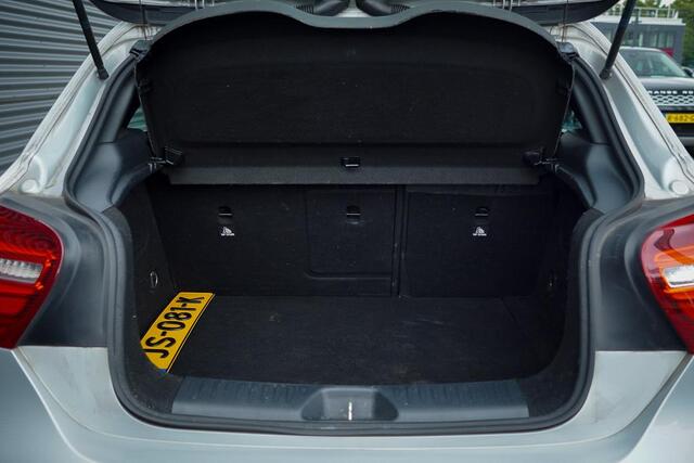Mercedes-Benz A-KLASSE 180 Ambition / AMG / Pano / Licht&Zicht / Led