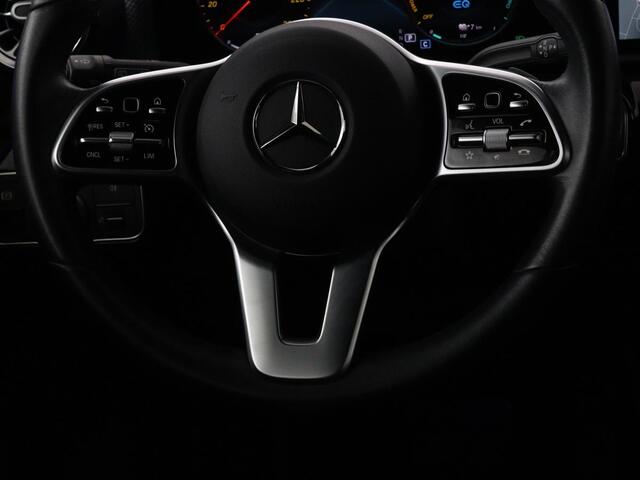 Mercedes-Benz A-KLASSE 250e Urban | Leder | Stoelverwarming | Trekhaak | Camera | Sfeerverlichting | Widescreen | Park Assist | Navigatie | Full LED