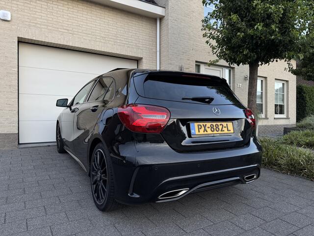 Mercedes-Benz A-KLASSE 180 AMG Aut Panoramadak Nightpakket SportLeder Navi Led Camera Carplay 18" Pdc