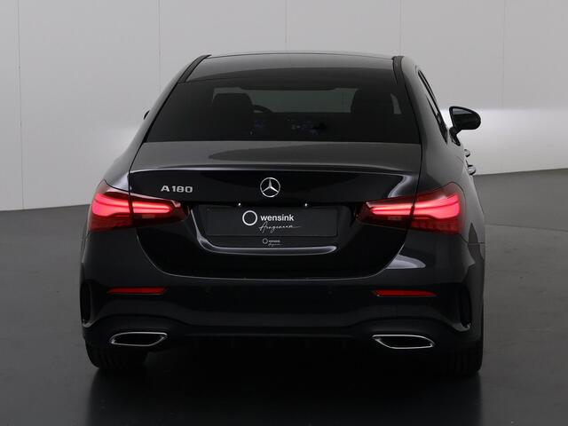 Mercedes-Benz A-KLASSE Limousine 180 Star Edition AMG Line | Panoramadak | Night pakket | Camera | Winterpakket