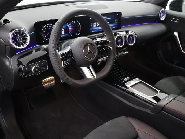 Mercedes-Benz A-KLASSE Limousine 180 Star Edition AMG Line | Panoramadak | Night pakket | Camera | Winterpakket