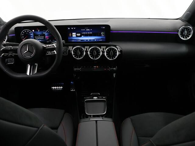 Mercedes-Benz A-KLASSE Limousine 180 Star Edition AMG Line | Panoramadak | Night pakket | Camera | Winterpakket