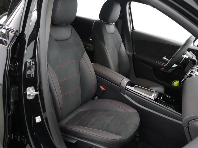 Mercedes-Benz A-KLASSE Limousine 180 Star Edition AMG Line | Panoramadak | Night pakket | Camera | Winterpakket
