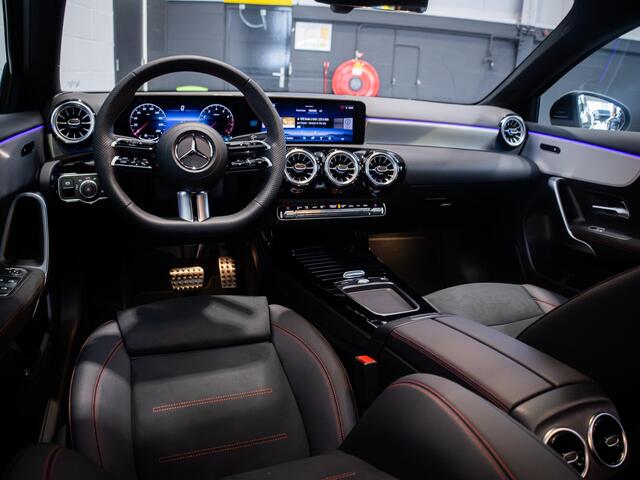 Mercedes-Benz A-KLASSE Hatchback 180 Star Edition AMG Line Panorama dak