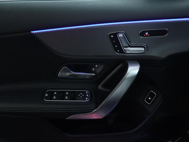 Mercedes-Benz A-KLASSE 250 e Business Solution Luxury Limited | Panoramadak | Trekhaak | Memorystoelen | Multibeam LED | Sfeerverlichting | Inclusief 24 maanden MB Certified garantie voor Europa.