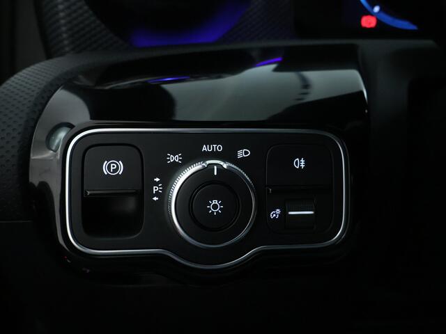 Mercedes-Benz A-KLASSE 250 e Business Solution Luxury Limited | Panoramadak | Trekhaak | Memorystoelen | Multibeam LED | Sfeerverlichting | Inclusief 24 maanden MB Certified garantie voor Europa.