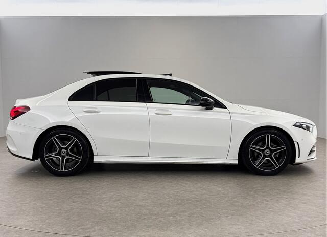 Mercedes-Benz A-KLASSE 200 AMG Night Upgrade 164PK Pano Sfeer LED Carplay Virtual Camera Clima Cruise Navi PDC 18''LMV