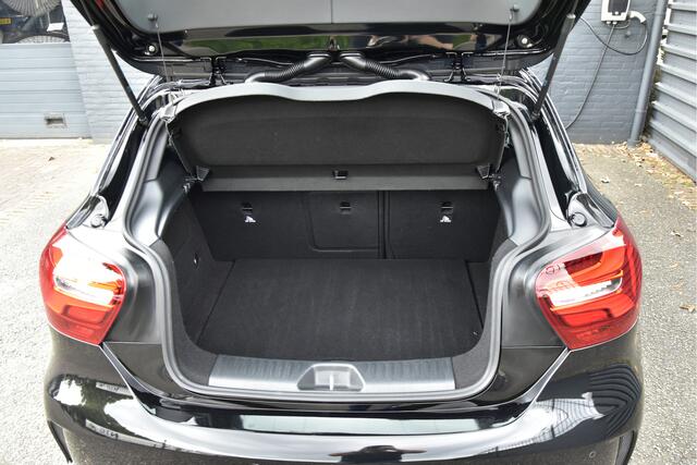 Mercedes-Benz A-KLASSE 180 Business Solution AMG Upgrade Edition