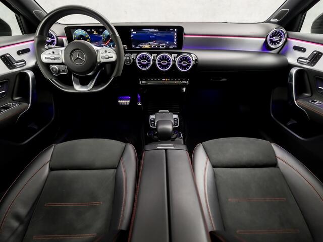 Mercedes-Benz A-KLASSE 220 4MATIC AMG 191Pk Automaat (SCHUIFDAK, APPLE CARPLAY, MEMORY SEATS, BURMESTER, SFEERVERLICHTING, LEDER/ALCANTARA, 360 CAMERA, ADAPTIVE CRUISE, KEYLESS, NIEUWSTAAT)