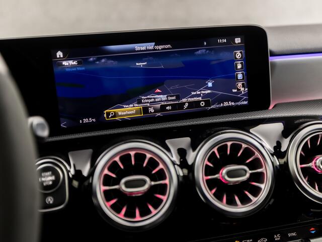 Mercedes-Benz A-KLASSE 220 4MATIC AMG 191Pk Automaat (SCHUIFDAK, APPLE CARPLAY, MEMORY SEATS, BURMESTER, SFEERVERLICHTING, LEDER/ALCANTARA, 360 CAMERA, ADAPTIVE CRUISE, KEYLESS, NIEUWSTAAT)