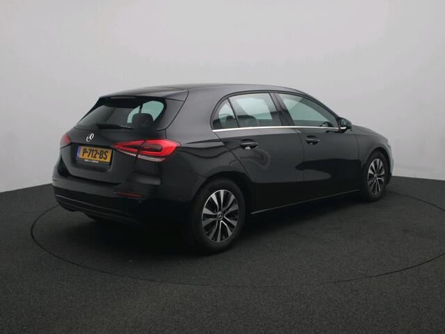 Mercedes-Benz A-KLASSE 180 Ledkoplampen | Volledig digitaal display | Achteruitrijcamera | Spieghel Pakket | Licht- en zicht pakket. Inclusief 24 maanden MB Certified garantie voor Europa.