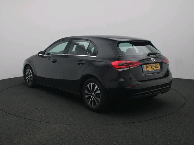 Mercedes-Benz A-KLASSE 180 Ledkoplampen | Volledig digitaal display | Achteruitrijcamera | Spieghel Pakket | Licht- en zicht pakket. Inclusief 24 maanden MB Certified garantie voor Europa.