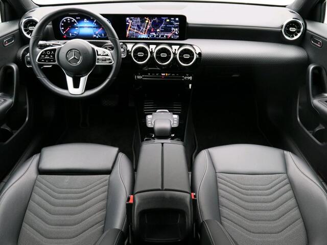 Mercedes-Benz A-KLASSE 180 Ledkoplampen | Volledig digitaal display | Achteruitrijcamera | Spieghel Pakket | Licht- en zicht pakket. Inclusief 24 maanden MB Certified garantie voor Europa.