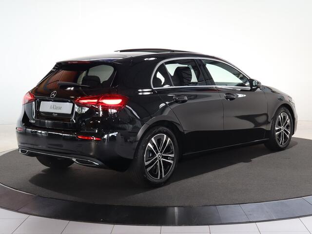 Mercedes-Benz A-KLASSE 180 Star Edition Luxury Line | Panoramadak | Achteruitrijcamera | Stoelverwarming | Widescreen | Sfeerverlichting |