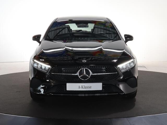 Mercedes-Benz A-KLASSE 180 Star Edition Luxury Line | Panoramadak | Achteruitrijcamera | Stoelverwarming | Widescreen | Sfeerverlichting |