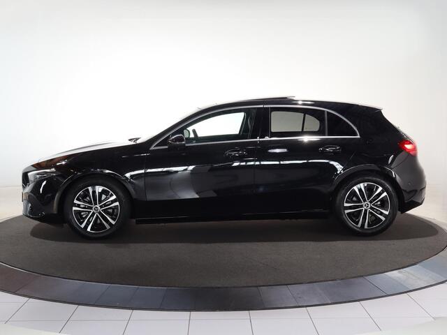 Mercedes-Benz A-KLASSE 180 Star Edition Luxury Line | Panoramadak | Achteruitrijcamera | Stoelverwarming | Widescreen | Sfeerverlichting |