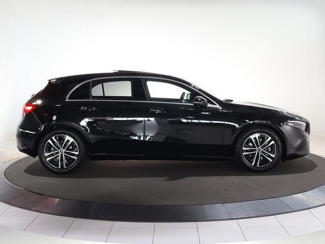 Mercedes-Benz A-KLASSE 180 Star Edition Luxury Line | Panoramadak | Achteruitrijcamera | Stoelverwarming | Widescreen | Sfeerverlichting |