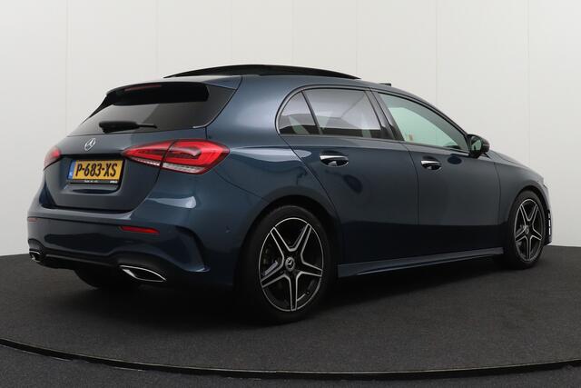 Mercedes-Benz A-KLASSE 180 Aut. AMG Night Pano-dak Memory Camera Sfeerverlichting