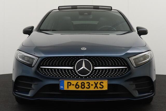 Mercedes-Benz A-KLASSE 180 Aut. AMG Night Pano-dak Memory Camera Sfeerverlichting