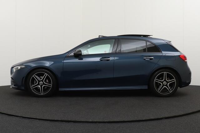 Mercedes-Benz A-KLASSE 180 Aut. AMG Night Pano-dak Memory Camera Sfeerverlichting