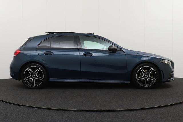 Mercedes-Benz A-KLASSE 180 Aut. AMG Night Pano-dak Memory Camera Sfeerverlichting