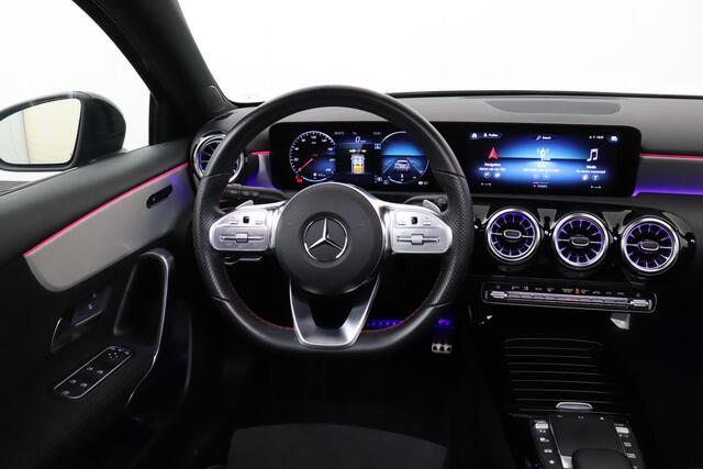 Mercedes-Benz A-KLASSE 180 Aut. AMG Night Pano-dak Memory Camera Sfeerverlichting