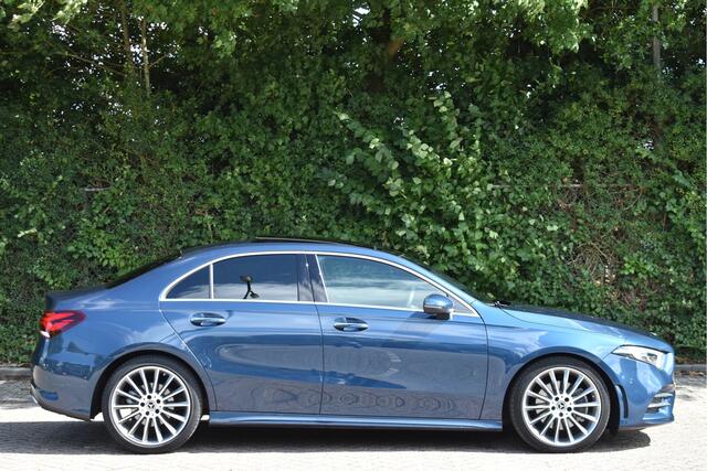 Mercedes-Benz A-KLASSE 220 Premium Plus AMG Line 191 PK | NL-Auto | Zéér vol | Burmester | Keyless | Stoelmassage | Widescreen | Mem.stoelen | Pano.dak | Full LED