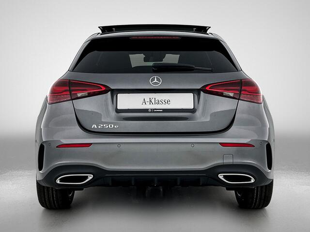 Mercedes-Benz A-KLASSE 250 e Business Solution AMG | Nightpakket | Parkeerpakket met achteruitrijcamera | KEYLESS GO | Spiegelpakket | EASY PACK achterklep | Extra USB-poorten | Sfeerverlichting | MULTIBEAM LED |